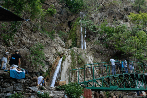 नीर गढ़ जलप्रपात: ऋषिकेश में प्रकृति प्रेमियों का एक अनिवार्य गंतव्य