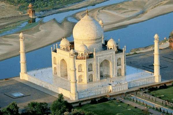 आगरा का ताजमहल:प्रेम का कलाकृति