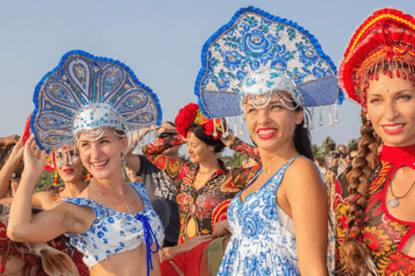 गोवा कार्निवाल जहां खुशियां नाचती हैं रंगों की धुन पर